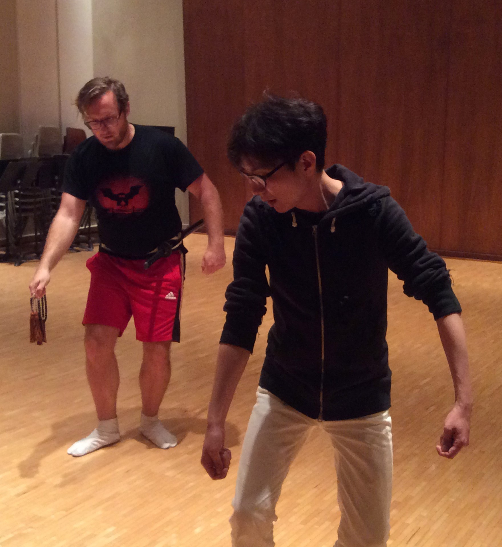 A UHM student copies Shigeyama Sennojō III's movements